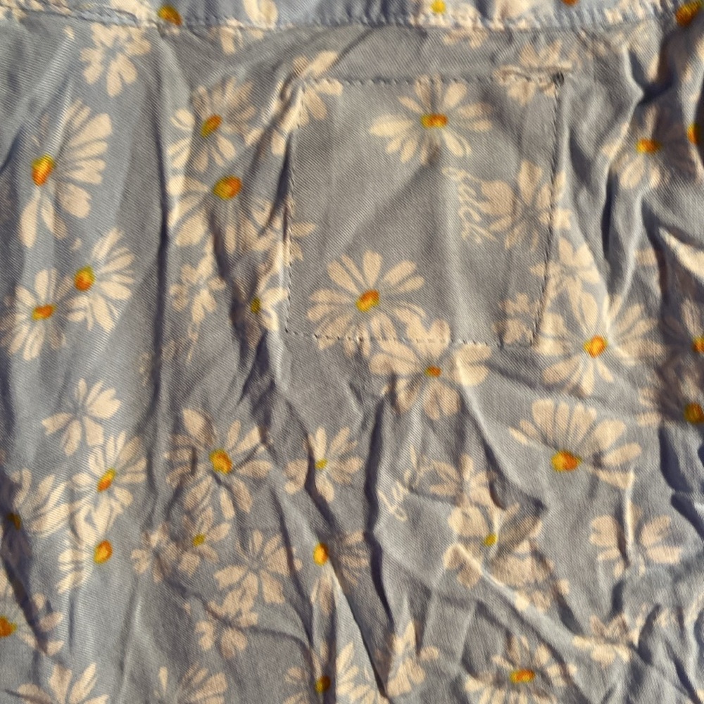 Daisy crop🌹 - Picture 3 of 3
